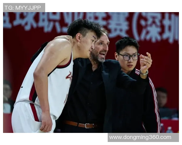 篮球场上的智慧之星谁是那个戴眼镜的篮球明星